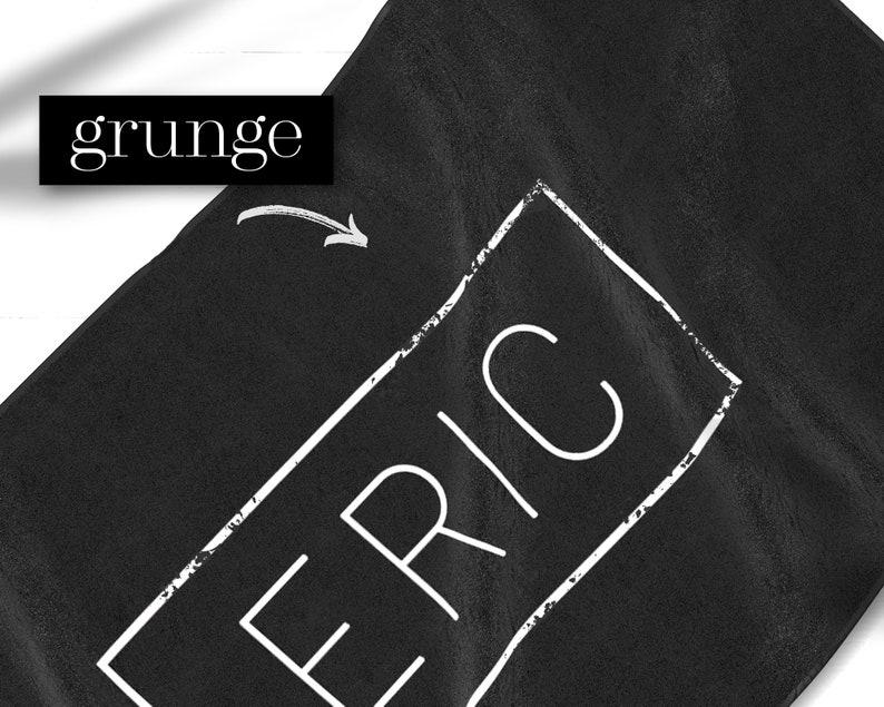 K&ouml;nnte beinhalten: Schwarzes Handtuch mit einem wei&szlig;en Rechteck und dem Wort "ERIC" darin. Das Rechteck hat einen Grunge-Effekt.