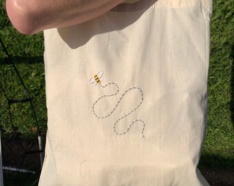 Hand-Embroidered Bee Tote Bag, Embroidery, Shopping bag, Gifts for her, Canvas tote, Shoulder bag