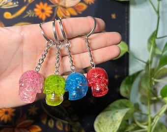 Skull Keychains, Moss Skull, Witchy Keyring, Gothic Accessories, Grunge Key Holder, Skull Pendant, Spooky things, Earthy Keychain