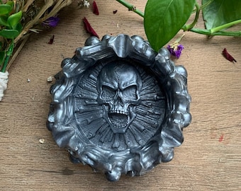 Custom Skull Ashtray, Grunge Room Decor, Gothic, Spooky Decor, Skulls, Large Cigar Ashtay