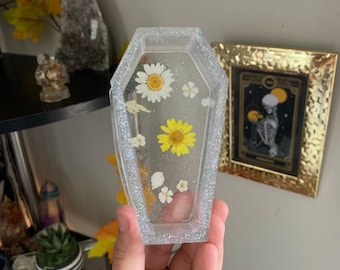 Coffin Resin Ashtray – Gothic Home Decor – Fairy Grunge Room Accent – Customizable Witchy Shelf Decor