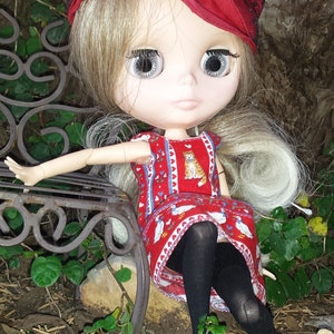 ABBIGLIAMENTO PER BAMBOLE BLYTHE - Completo Barnyard Buddies - Completo in 3 pezzi - Abito con cappello e calzini alti di Blythe Boutique di Angels Adorned.