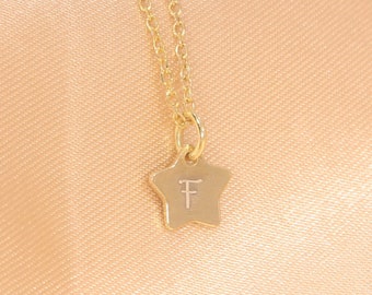 Collier étoile avec initiale, collier gravé, collier initial | Bijoux faits à la main, cadeau personnalisé pour elle