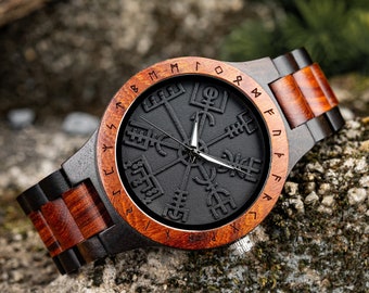 Reloj grabado con runas vikingas / Regalo personalizado para él / Reloj para hombre, pulsera vikinga, joyería vikinga / Yelmo de asombro, Vegvisir