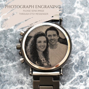 Gravierte Herrenuhr, Holzuhr, Holzuhr Personalisiertes Geschenk für ihn, Hochzeitstag Geschenk für Freund, Vatertagsgeschenk für ihn Bild 5