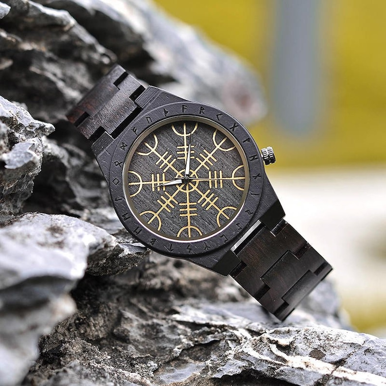 Montre gravée avec runes vikings, Montres personnalisées pour homme Montre en bois Cadeau personnalisé pour lui, Cadeaux personnalisés pour la fête des pères image 8