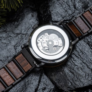 Montre gravée, montre pour homme, montre en bois, montre automatique Cadeau d'anniversaire de 1 an pour petit ami, cadeaux personnalisés, cadeaux pour garçons d'honneur image 9