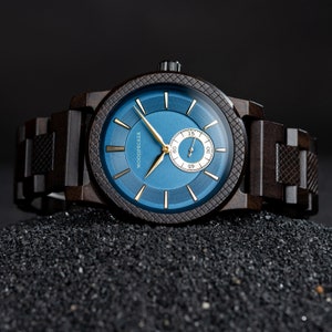 Montre pour homme gravée Cadeau d'anniversaire personnalisé pour lui, cadeau d'anniversaire de 1 an pour petit ami, cadeau de 50e anniversaire pour homme Montre en bois image 3