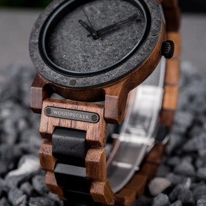 Gravierte Uhr für Herren, personalisierte Holzuhr aus Walnuss & Stein Personalisierte Jubiläumsgeschenke für ihn, Vatertagsgeschenke für ihn Bild 8