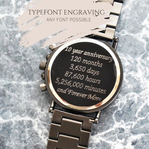 Gravierte Uhr Personalisiertes Geschenk für Ihn, Jubiläumsgeschenke für Männer Holzuhren für Männer, Herrenuhr, Vatertagsgeschenke für Ihn Yes, typefont
