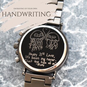 Gravierte Uhr Personalisiertes Geschenk für Ihn, Jubiläumsgeschenke für Männer Holzuhren für Männer, Herrenuhr, Vatertagsgeschenke für Ihn Yes, handwriting