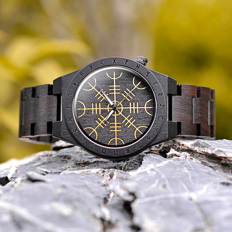 Montre gravée avec runes vikings, Montres personnalisées pour homme Montre en bois Cadeau personnalisé pour lui, Cadeaux personnalisés pour la fête des pères image 5