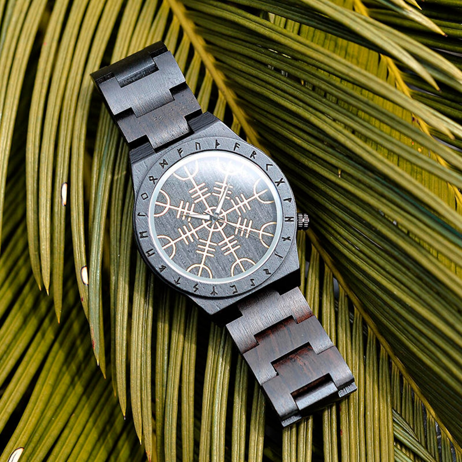 Гравированные деревянные часы Викинг Смотреть ru 7 - изображение.