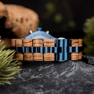 Gravierte Holzuhr für Herren Personalisiertes Geschenk für Ihn Gravierte Uhr, Uhren für Herren Geschenk zum 1-jährigen Jubiläum für den Freund Bild 4
