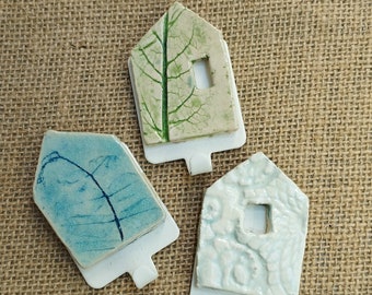 Self-adhesive ceramic house hook for a warm and cozy kitchen