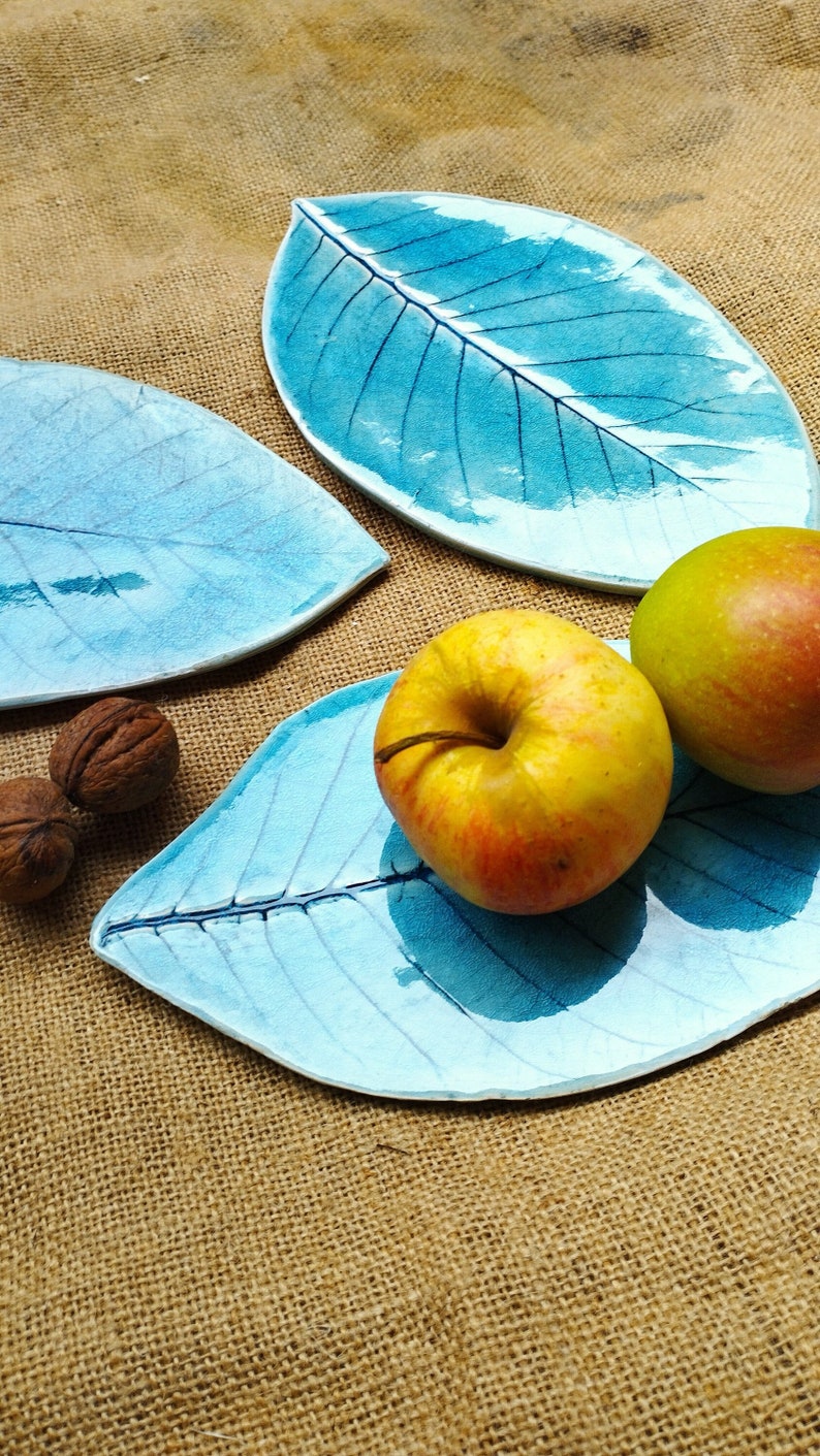 Handmade ceramic leaf trivet – handmade leaf trivet – keramik Blatt Untersetzer – sottopentola ceramica foglia – keramiek blad