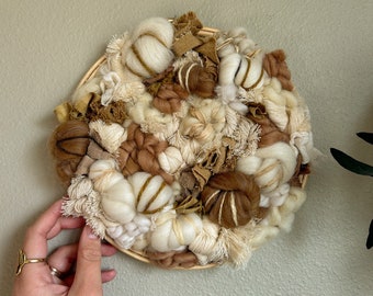Overwintering | Rond geweven wandhanger | Aardachtig weefsel | Neutrale woondecoratie | Wanddecoratie met textuur