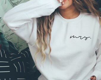 Mrs Sweatshirt, Bridal Shower Gift, Engagement Gift, Bride Gift, Engaged Sweatshirt, Just Married Shirt, Mr and Mrs, Fiance Gift, Wife shirt