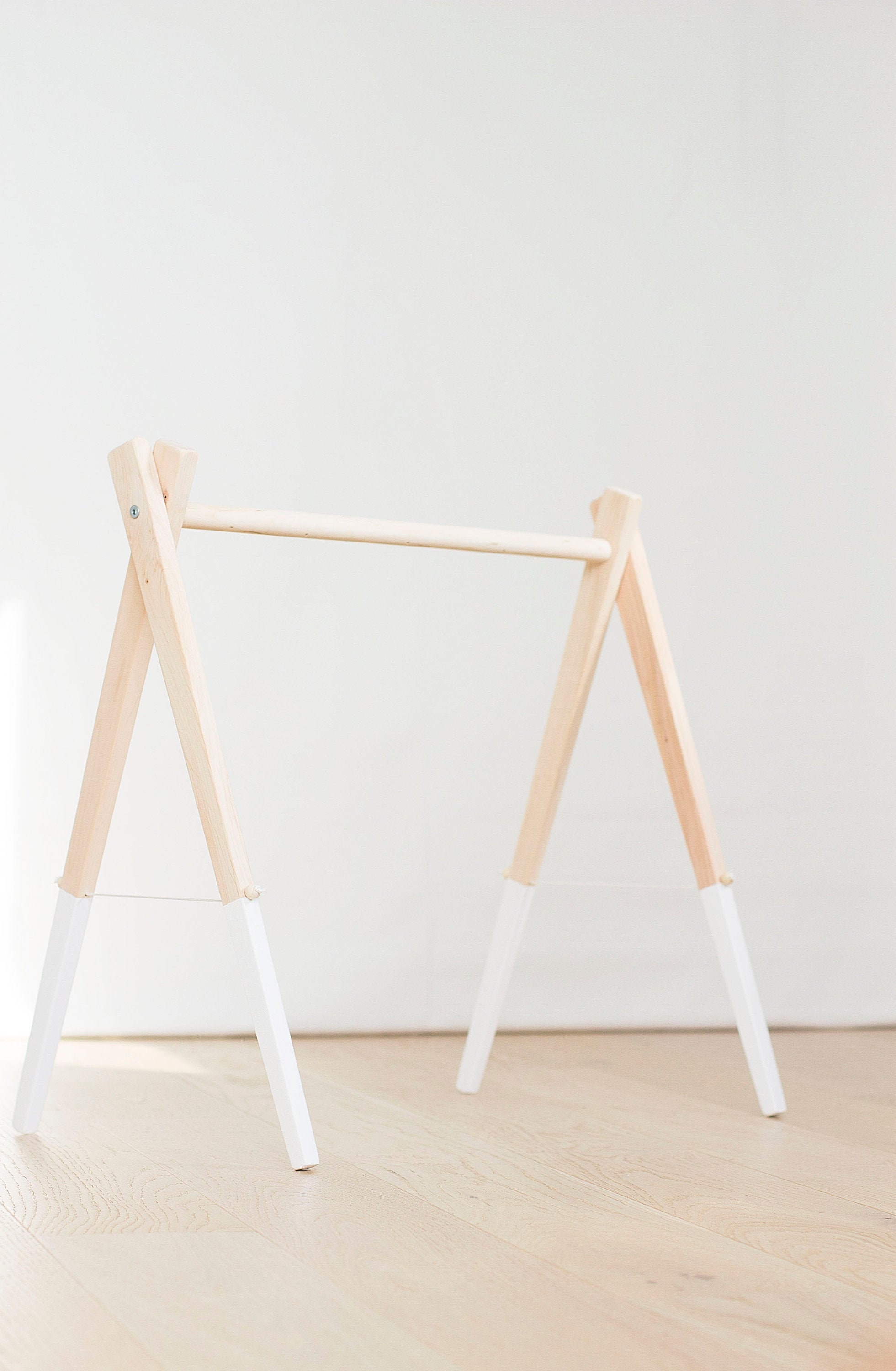 Wood Easel - Natural - LG