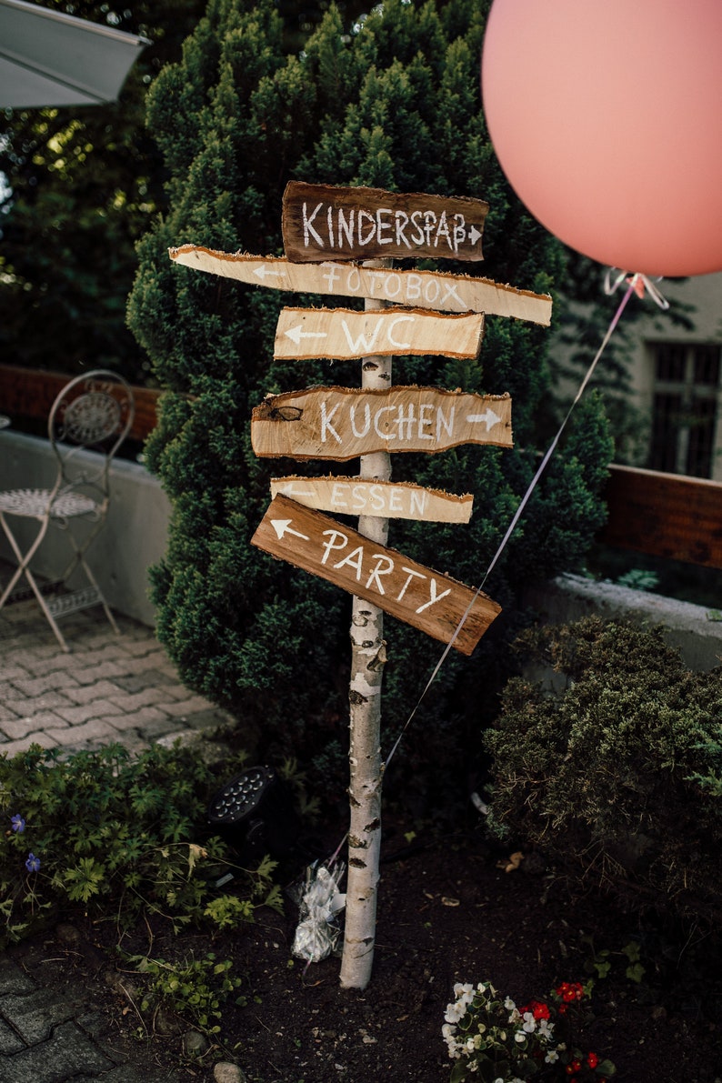Wegweiser aus Birkenholz für Garten oder Hochzeit