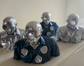 T1000 mirrored paint bust