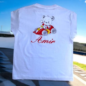 Kindershirtje | Kindershirt met naam | Gepersonaliseerd kindershirt | Shirt met racewagen | Geborduurde raceauto op shirt met naam | Racecar