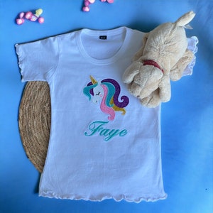 Meisjes eenhoorn shirt | Gepersonaliseerd meisjes shirt | Shirt met eenhoorn en naam | Geborduurd meisjesshirt met eenhoorn | Unicorn shirt