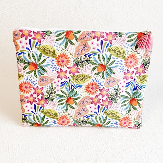Floral Pattern Zipper Pouch – Vibrant Fabric Bag with Tassel for Makeup, Accessories, and Everyday Essentials