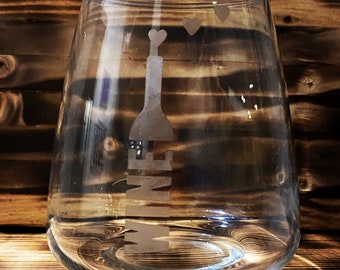 Glass etched wine glass