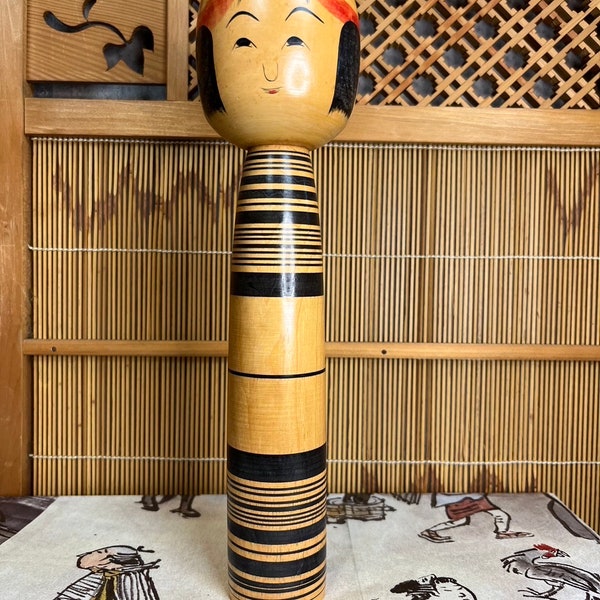 Kokeshi antique japonais unique en son genre