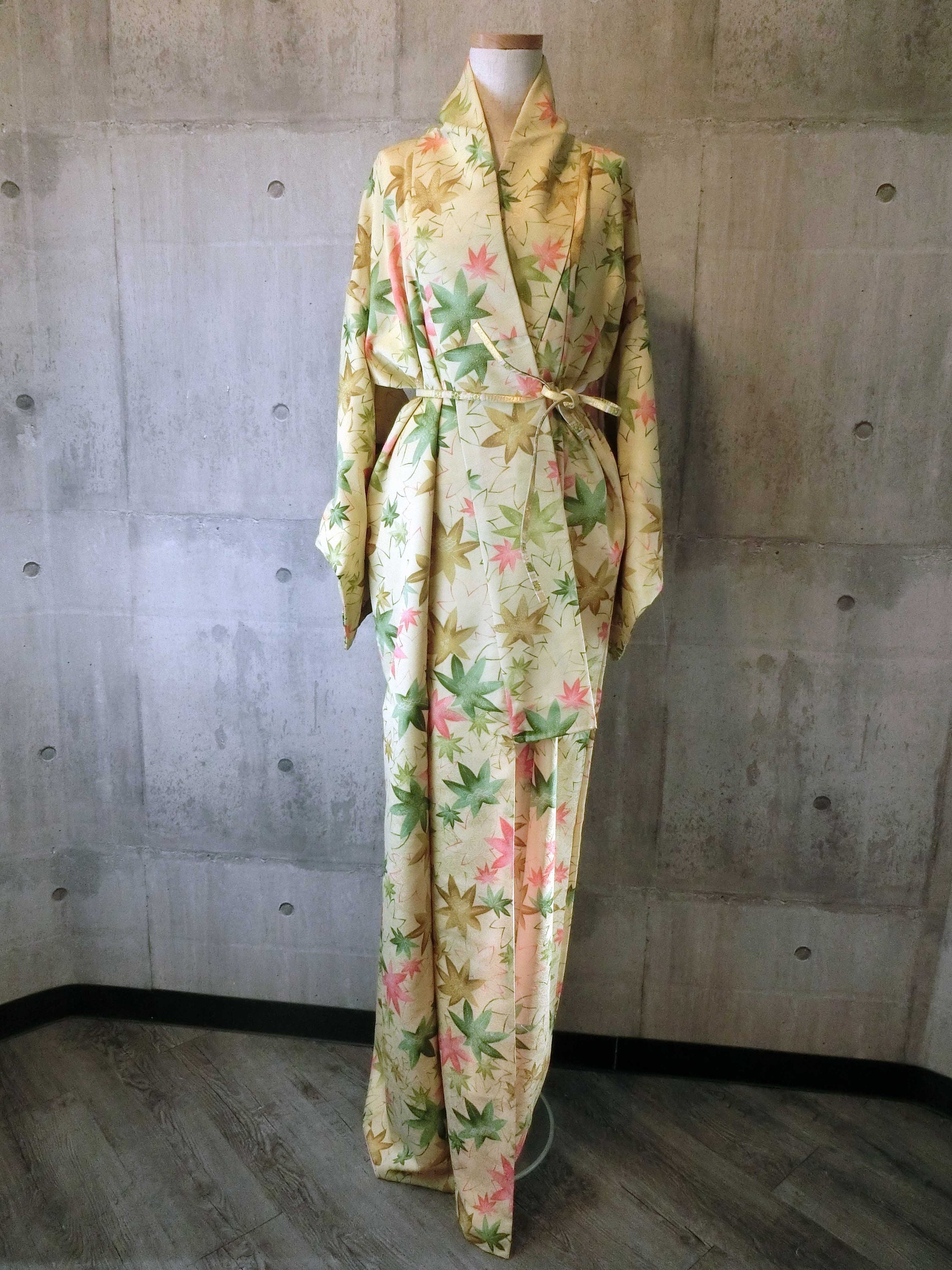 [希少本]Die schönsten Kimonos Feast your eyes on 'Kimono: The Triumph of Japanese Dress