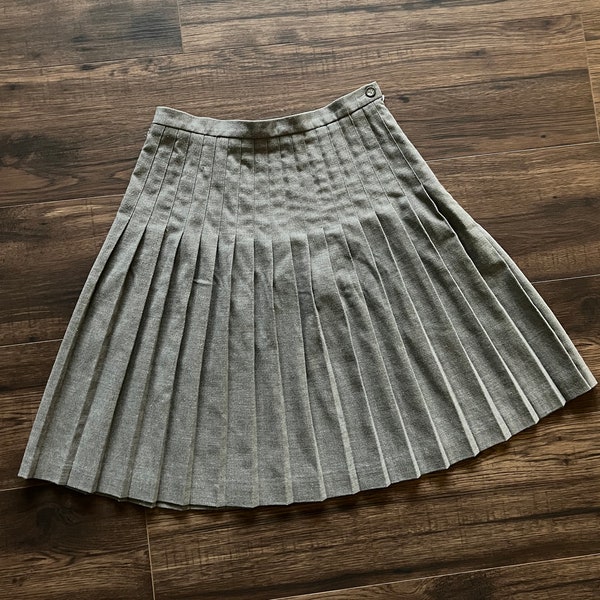 Vintage 90s High Waisted Pleated Skirt