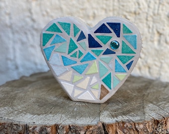 Herz S aus Beton mit Mosaik - blau