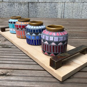 Vasen (4) mit Mosaik auf Brett - Upcycling