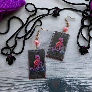 Acryl Tarotkarten Ohrringe - Die Liebenden - Okkulte Hexerei Schmuck, Schädel Schmuck, dunkle spirituelle mystische Accessoires, einzigartiges gotisches Geschenk