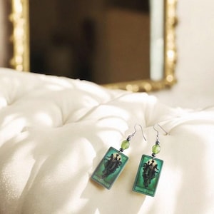 Orecchini gotici di Ecate con carte dei tarocchi – Tre di Coppe Gioielli occulti e stregoneschi, accessori di moda mistici, orecchini unici per amanti spirituali