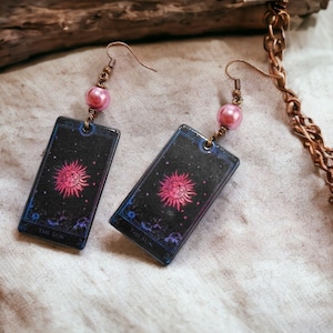 Orecchini in acrilico con carte dei tarocchi – Il sole – Gioielli da strega occulta, accessori spirituali oscuri, regalo gotico unico, dichiarazione di moda oscura