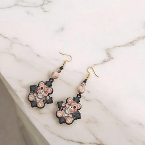 Pendientes acrílicos de osito de peluche de terror kawaii pastel gótico: joyas góticas espeluznantes, con aires de Halloween, un regalo único y divertido para ella, joyas de dibujos animados