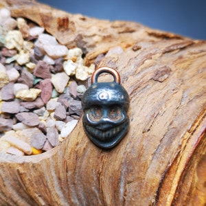 Gandhanra Handmade Buddhist Mala Counter Clip,Skull Sītavana Pendant for Prayer Beads,Cold Iron inlaid Copper, Turquoise, Agate