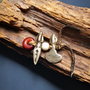 Amulette tibétaine antique Gandhanra, Mini Kartika (couteau des dakinis) et Kila (Dorje Phurba) pour Mala, Dharma du bouddhisme trantique, 50 ans.