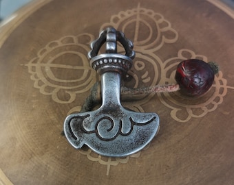 Pendentif amulette tibétain antique Gandhanra, Kartika (couteau des dakinis), Dharma du bouddhisme transcendantal, en fer tonnerre