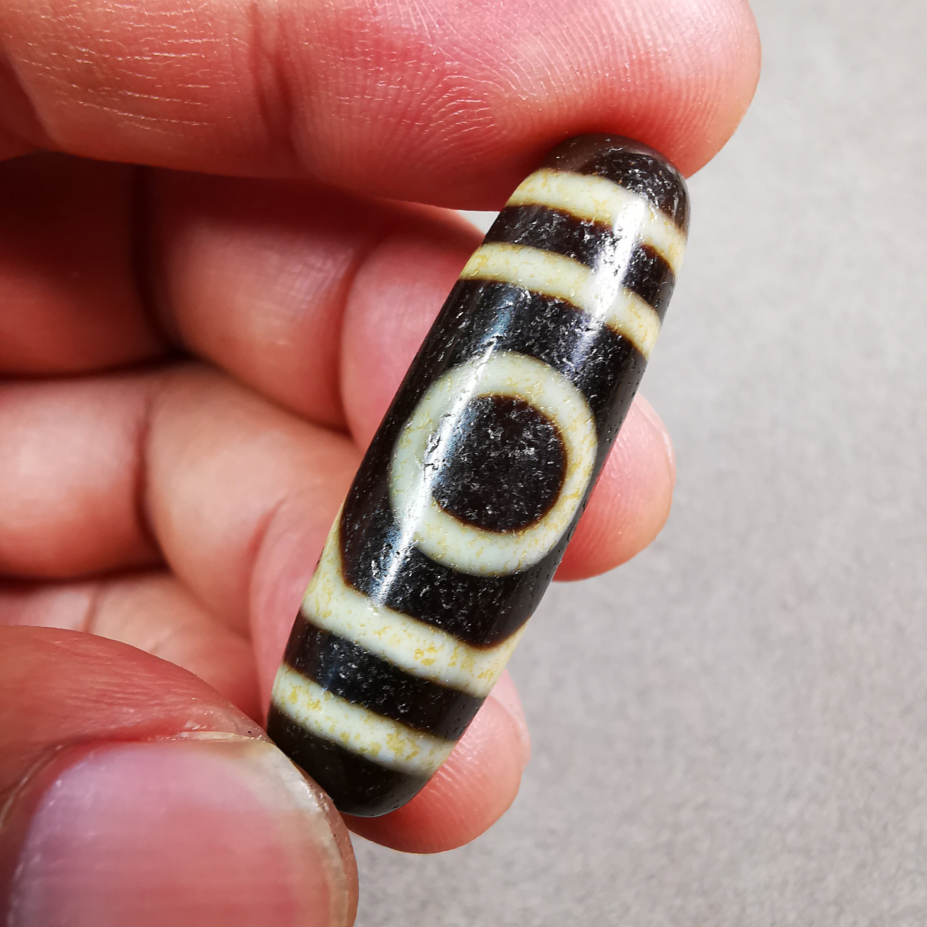 demdodeeチャーム　インディアン Gandhanra Tibetan One Eyed Mountain Peak Dzi Bead,tibetan