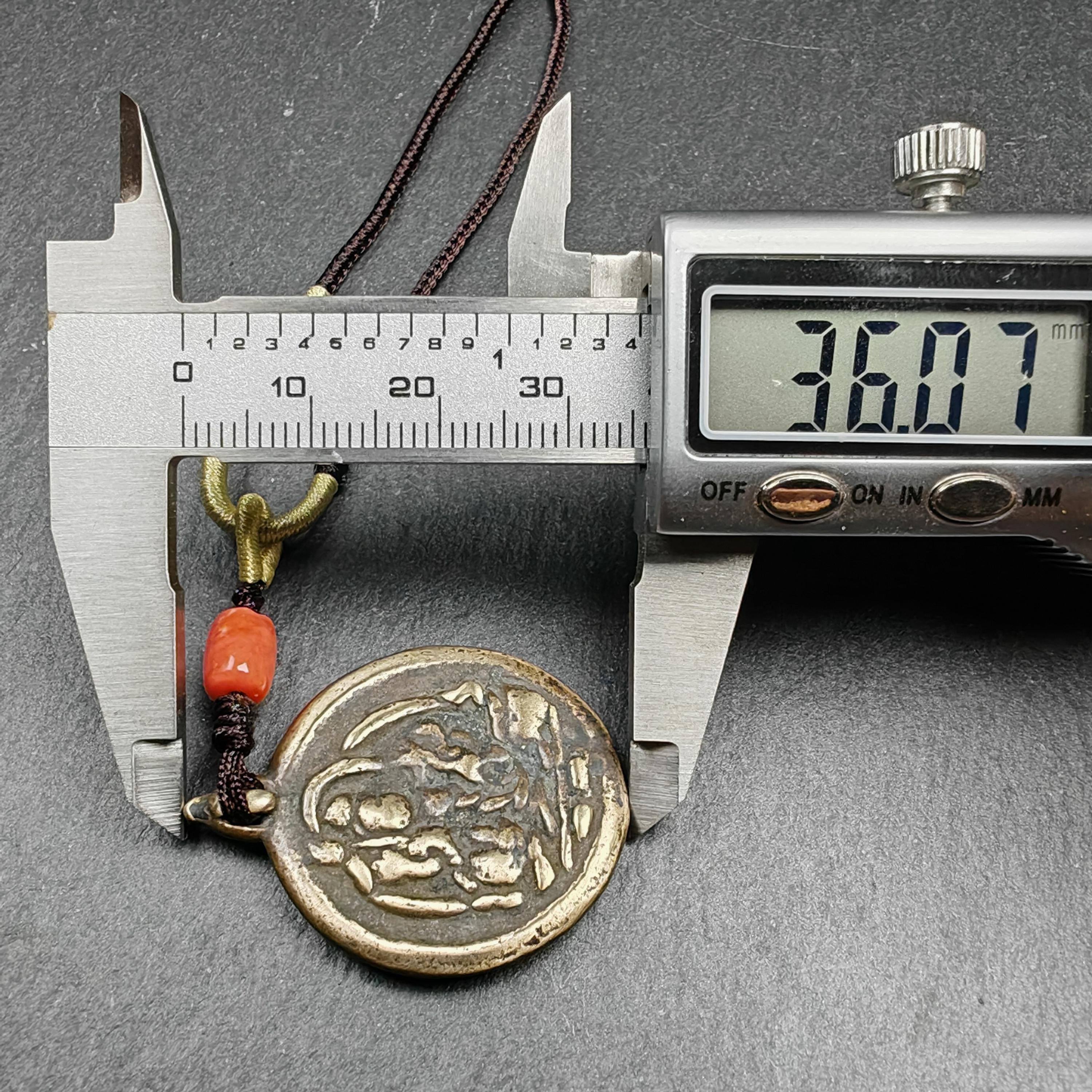 ガンダンラ古代チベット仏教のお守りバッジ、寿老、長寿の星、トクチャ