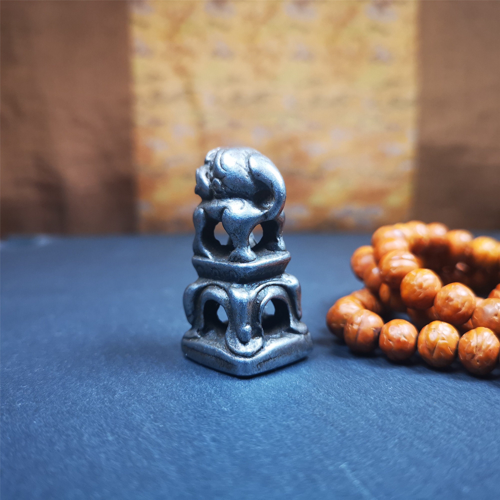 Gandhanra ヴィンテージ チベット シール、カラチャクラ シンボル付き