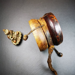 Gandhanra Vintage Tibetan Tantric Buddhist Ritual Implement Chod Drum,Damaru,Religious Ceremonial,4.15&quot;,80 Years Old.