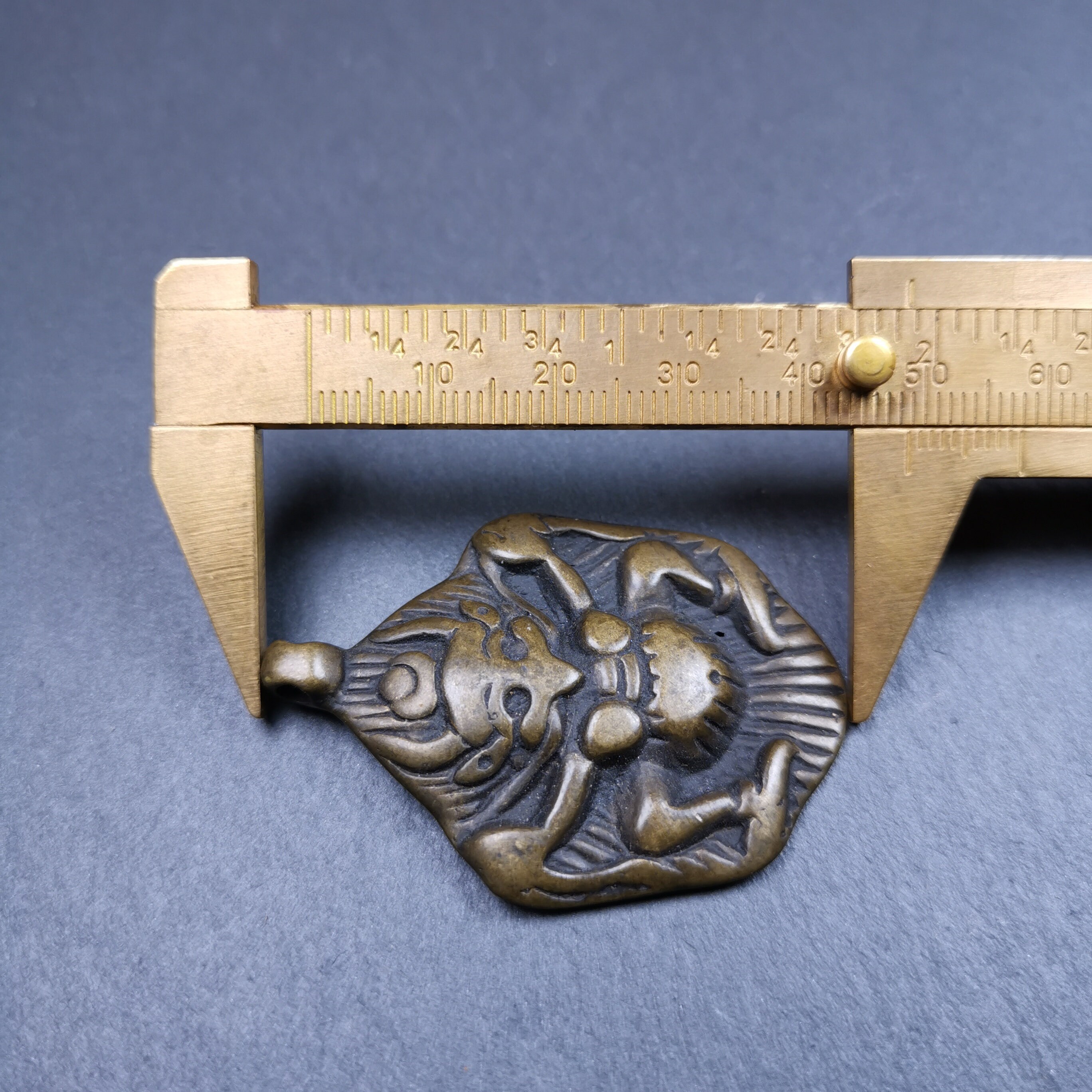 ガンダンラ アンティーク チベット仏教のお守りペンダント - ガルーダ