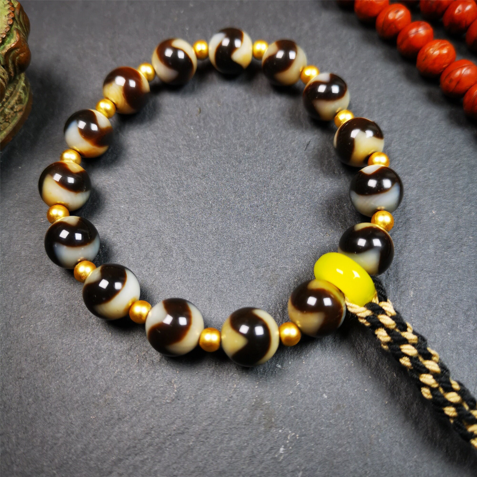 Gandhanra Tibetan Tiger Tooth Dzi Bead Bracelet Mala, 15