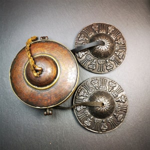 Gandhanra 9.5cm Tibetan Cymbals, Tingsha Bell,Buddhism Ritual Implement,Handmade in Nepal,Special Buddha Pattern