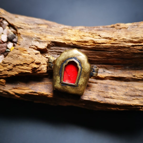 Gandhanra Antique Handmade Gau Ghau Shrine, Mini Tibetan Buddhist Altar Amulet Pendant,Made of Red Copper