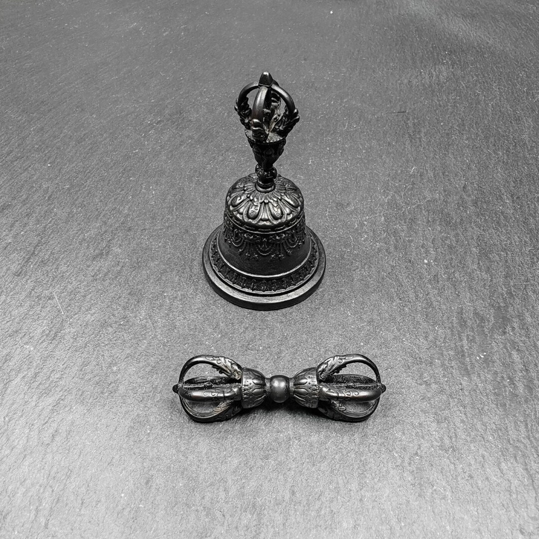 古い金剛杵と鈴のセット - チベット密教の儀式用具 - 5 cm ミニタイプ